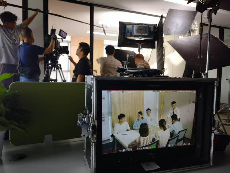 和田TVC拍摄公司：科技产品视觉化大师，诠释未来感与功能美学